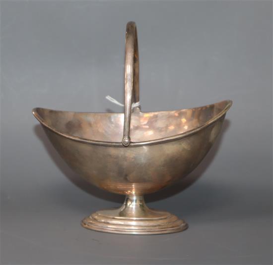 A George V silver sugar basket, Thomas Bradbury & Sons, Sheffield, 1929, height 94mm.